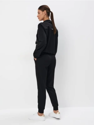 Mohito - Spodnie dresowe z wiskozą - czarny