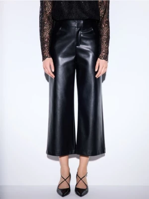 Mohito - Spodnie z imitacji skóry - czarny