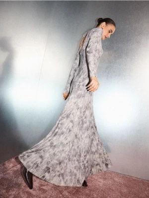 Mohito - Sukienka maxi z metalizowaną nitką - beżowy