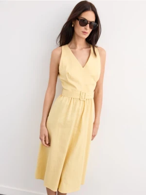 Mohito - Sukienka midi z paskiem - żółty