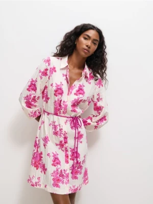 Mohito - Sukienka mini w różowe kwiaty - fuksjowy