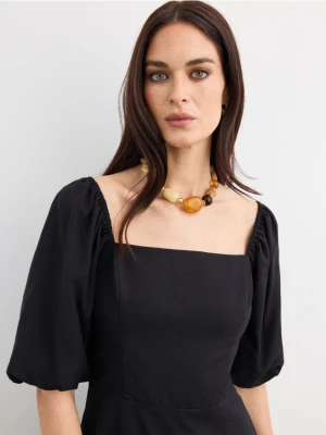 Mohito - Sukienka mini z dekoltem karo - czarny