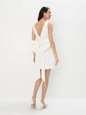 Mohito - Sukienka mini z kokardą - kremowy