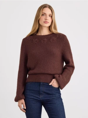 Mohito - Sweter z ozdobnym haftem - brązowy