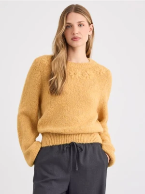 Mohito - Sweter z ozdobnym haftem - żółty