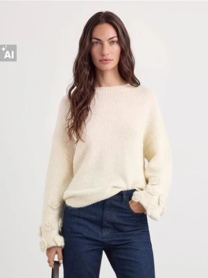 Mohito - Sweter z ozdobnymi elementami 3D - kremowy