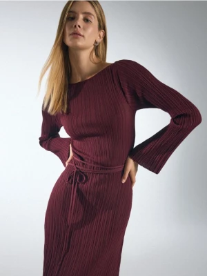 Mohito - Swetrowa bordowa sukienka midi - kasztanowy