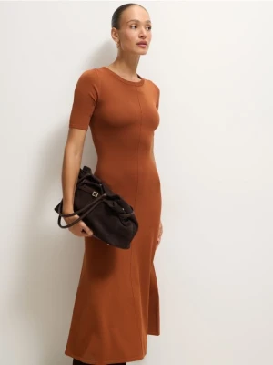 Mohito - Swetrowa sukienka midi - brązowy