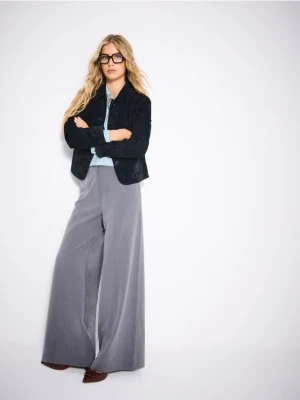 Mohito - Szare spodnie z szeroką nogawką - szary