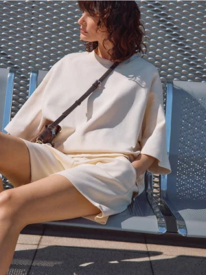 Mohito - T-shirt oversize - kremowy