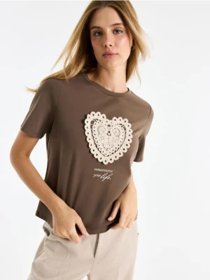 Mohito - T-shirt z haftem - brązowy