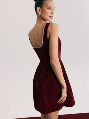 Mohito - Welurowa sukienka mini - mahoń