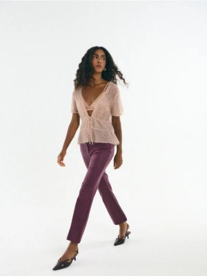 Mohito - Woskowane spodnie flare - bordowy