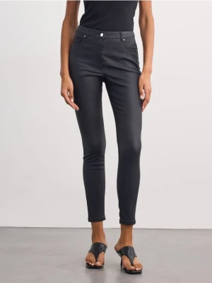 Mohito - Woskowane spodnie skinny - czarny