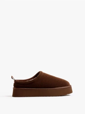 Mohito - Zamszowe ocieplane mule - ciemnobrązowy