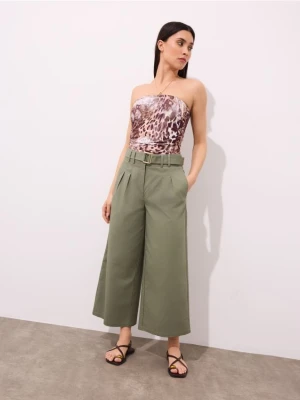 Zdjęcie produktu Mohito - Zielone spodnie z paskiem - khaki