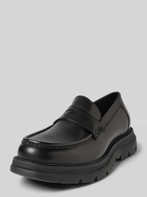 Mokasyny skórzane z paskiem na cholewce model ‘RAIDEN’ Steve Madden