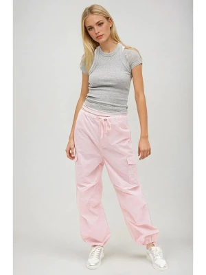 Monki Bojówki w kolorze jasnoróżowym rozmiar: 38