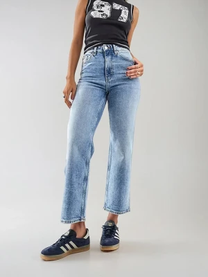 Monki Dżinsy - Regular fit - w kolorze błękitnym rozmiar: W27