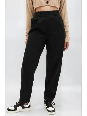 Monki Spodnie w kolorze czarnym rozmiar: 36