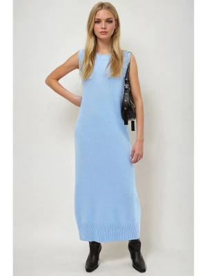 Monki Sukienka dzianinowa w kolorze błękitnym rozmiar: S