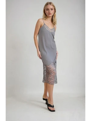 Monki Sukienka w kolorze szarym rozmiar: 32