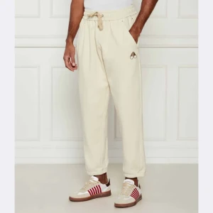 Moose Knuckles Spodnie dresowe | Relaxed fit