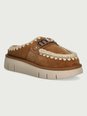 Mou kapcie damskie zamszowe Bounce Clog Metal Logo brązowy