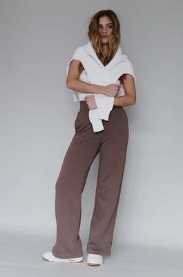MUUV. spodnie dresowe bawełniane Fin Cotton kolor brązowy gładkie