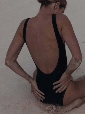 Muuv. strój kąpielowy jednoczęściowy damski V SWIMSUIT