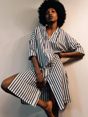 MUUV. sukienka kolor brązowy mini oversize