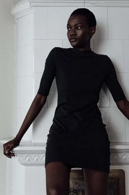 MUUV. sukienka kolor czarny mini dopasowana
