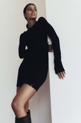MUUV. sukienka Soft Touch kolor czarny mini dopasowana
