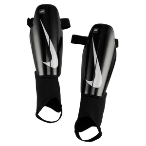 Nagolenniki piłkarskie Nike Charge - Czerń