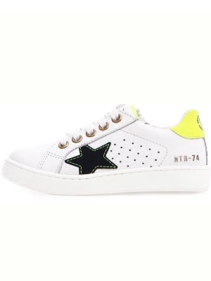 Naturino Skórzane sneakersy "Pinn" w kolorze białym rozmiar: 30