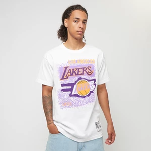 NBA DESTINATION LEISURE SS GRAPHIC TEE LA LAKERS white, marki Mitchell & NessApparel, w kolorze Biały, rozmiar