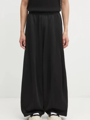 Needles spodnie dresowe męskie kolor czarny gładkie RW335