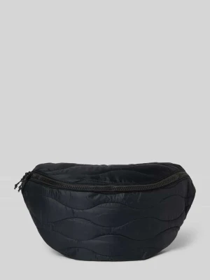 Nerka z detalem z logo Peak Performance