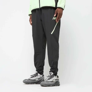 New Balance Woven Tapered Track Pant mężczyźni Spodnie dresowe czarny rozmiar Odzież