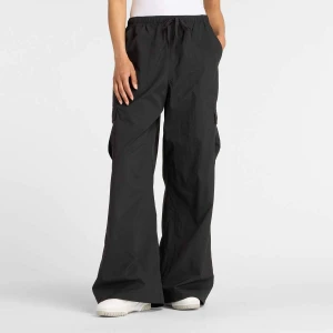 New Balance Woven Cargo Pants kobiety Bojówki czarny rozmiar Odzież