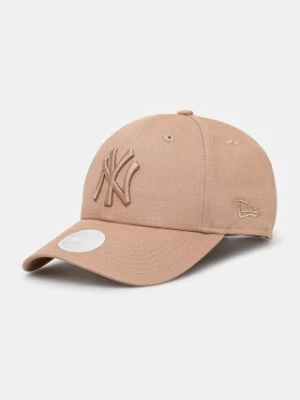 New Era czapka z daszkiem bawełniana ESS 9FORTY® NEW YORK YANKEES kolor brązowy z aplikacją 60565229