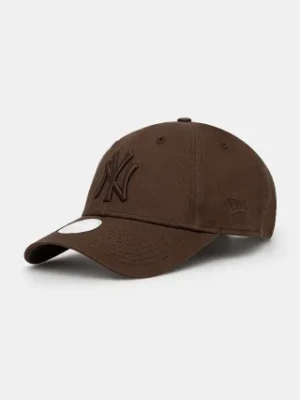 New Era czapka z daszkiem bawełniana ESSENTIAL 9FORTY® NEW YORK YANKEES kolor brązowy gładka 60471462