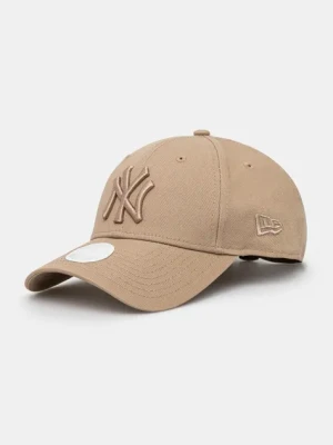 New Era czapka z daszkiem bawełniana LEAGUE ESSENTIAL 9FORTY® NEW YORK YANKEES kolor brązowy gładka 60471463