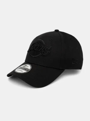 New Era czapka z daszkiem bawełniana LEAGUE ESSENTIAL 9TWENTY® LOS ANGELES LAKERS kolor czarny z aplikacją 60471482