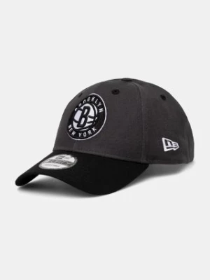 New Era czapka z daszkiem bawełniana NBA SIDE PATCH 9FORTY® BROOKLYN NETS kolor szary z aplikacją 60565134