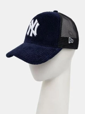 New Era czapka z daszkiem sztruksowa CORD TRUCKER NEW YORK YANKEES kolor granatowy z aplikacją 60565523