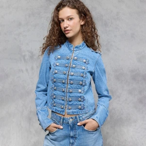 Niebieska jeansowa kurtka typu napoleon jacket House granatowy
