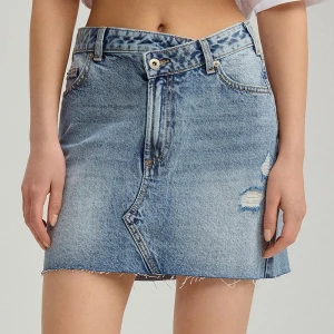 Niebieska jeansowa spódnica mini z asymetrycznym zapięciem House