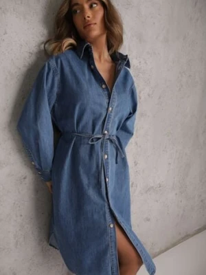 Niebieska Jeansowa Sukienka Koszulowa Oversize z Bawełną i Paskiem Cianatra milas91