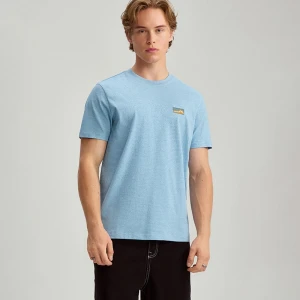 Niebieska koszulka regular fit z małą aplikacją House